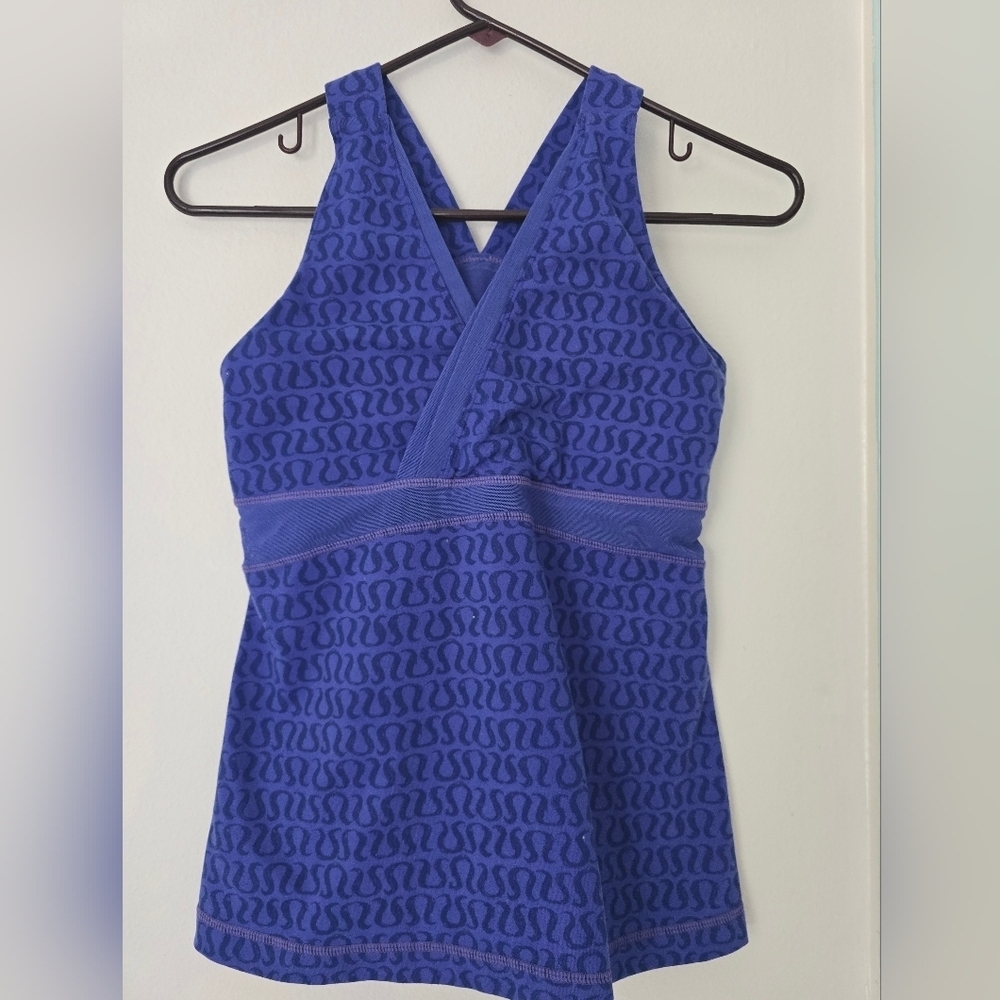 Lululemon Blue Patterned V-Neck Top Size 8 r